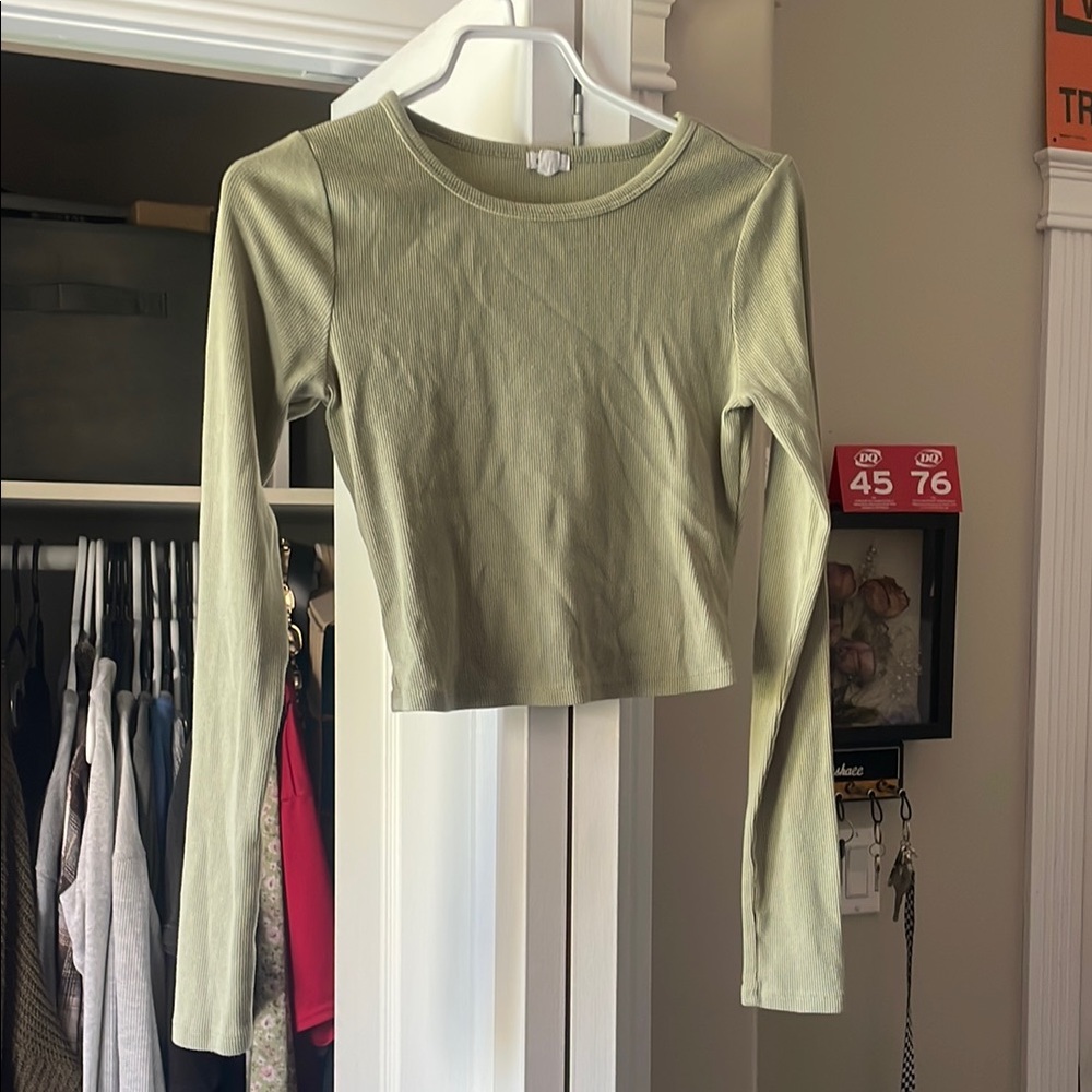 Garage Green Fitted Crop Blouse - Picture 1 of 2